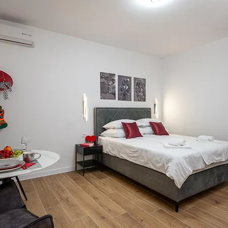 Apartman Liberty 2 *